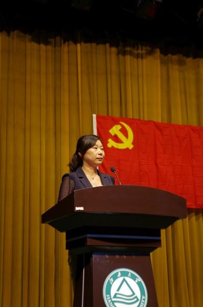 物联网工程学院党委副书记兼副院长张婕英主持会议