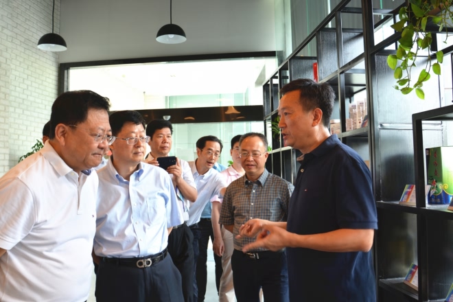 参观健康食品展示体验中心