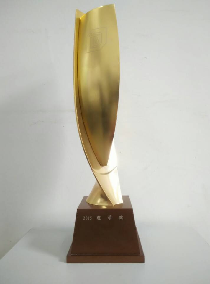 理学院喜捧“何振梁杯”
