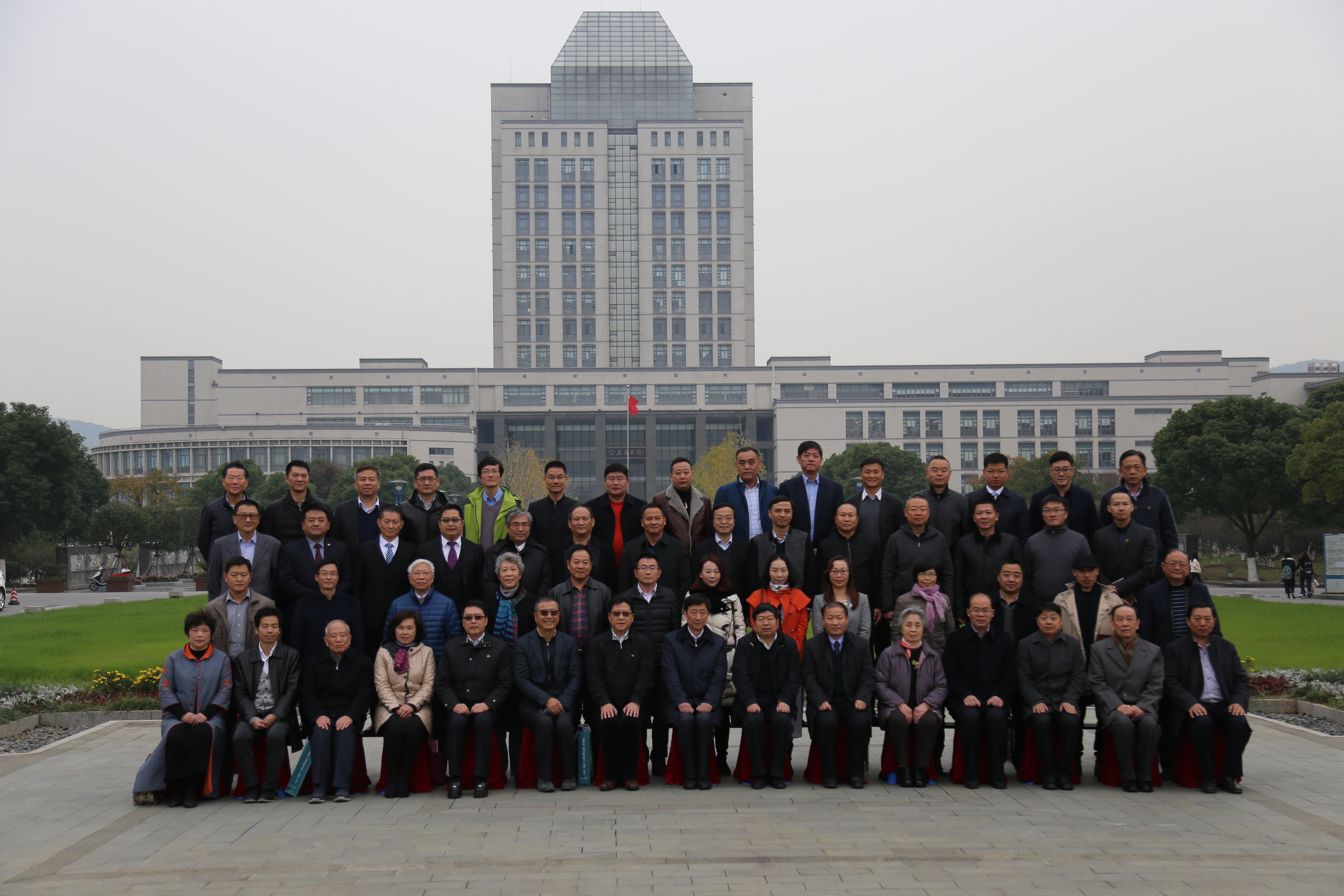 江南大学第三届董事会成立大会代表合影