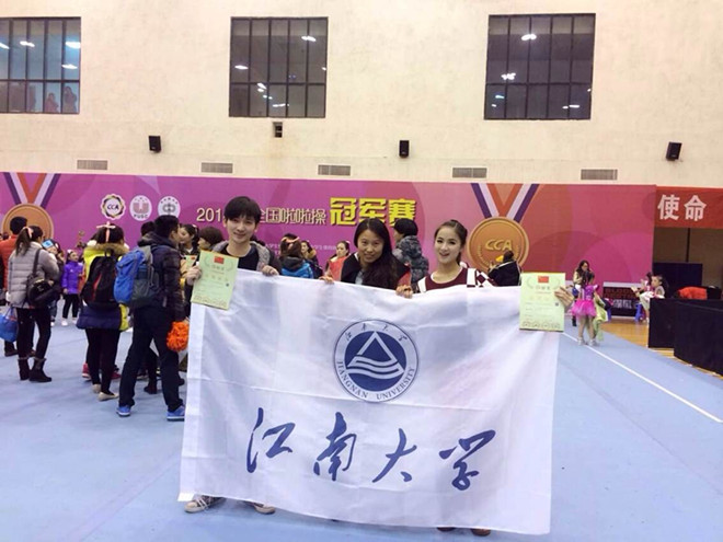 运动员获奖合影