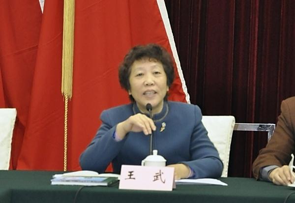 校教育发展基金会理事长王武主持会议