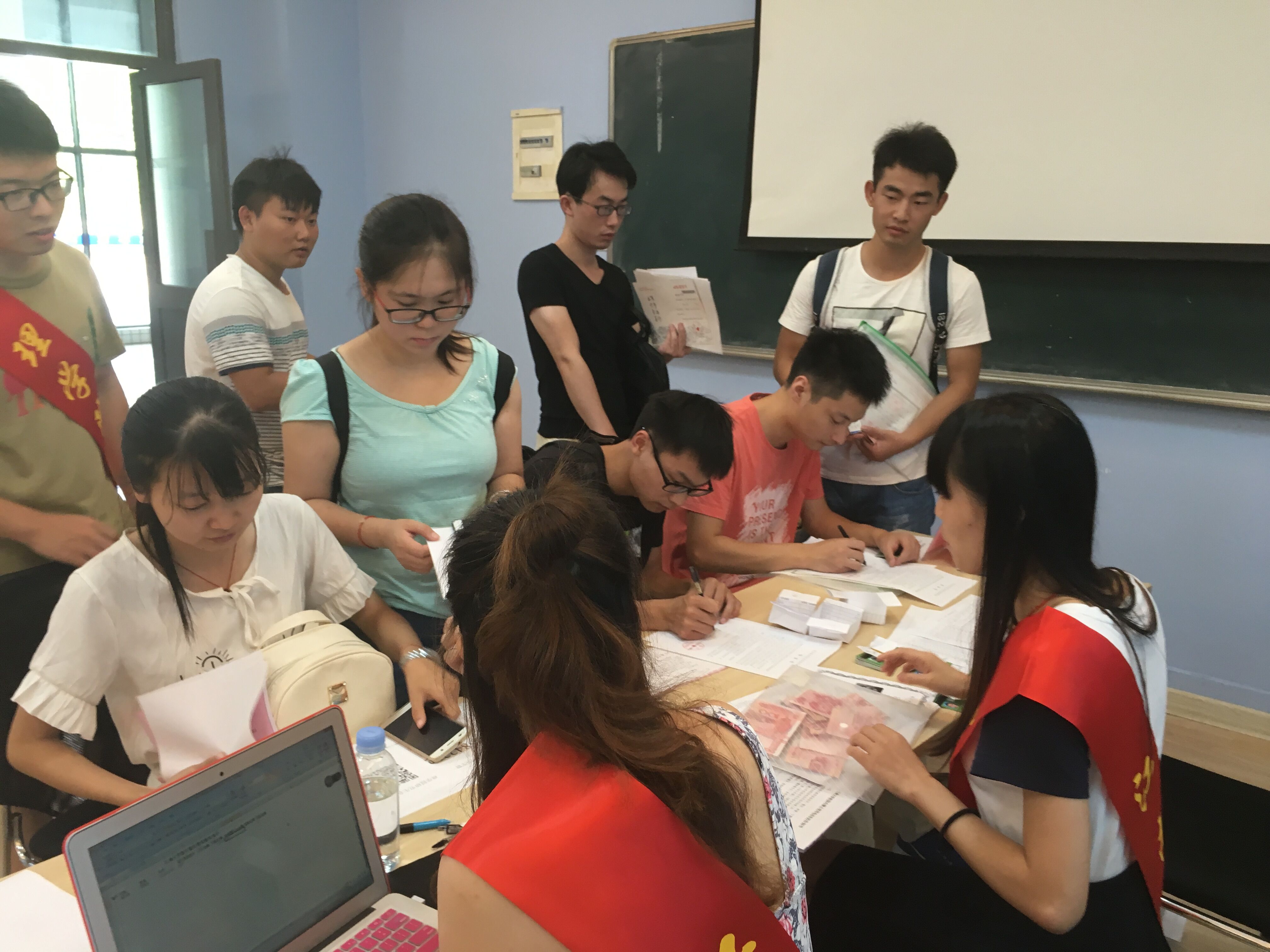 研究生迎新工作现场