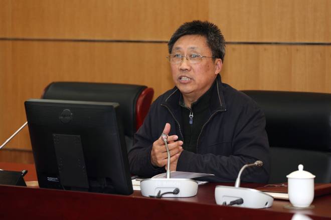校党委副书记、纪委书记周小浦作报告