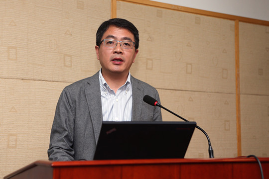 实验室与设备管理处处长赵建新交流发言