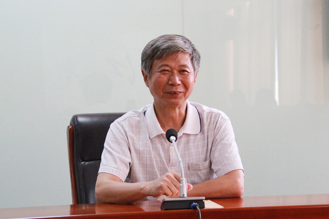 原校党委副书记娄国栋教授作点评
