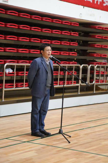 校工会副主席邬洋主持开幕式
