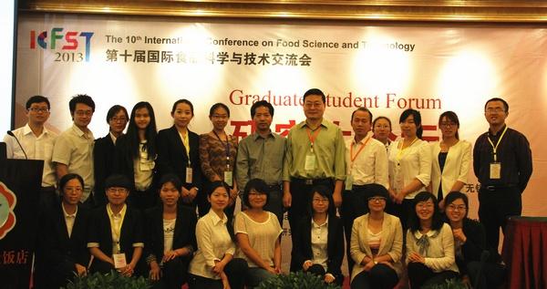 评委与研究生代表合影