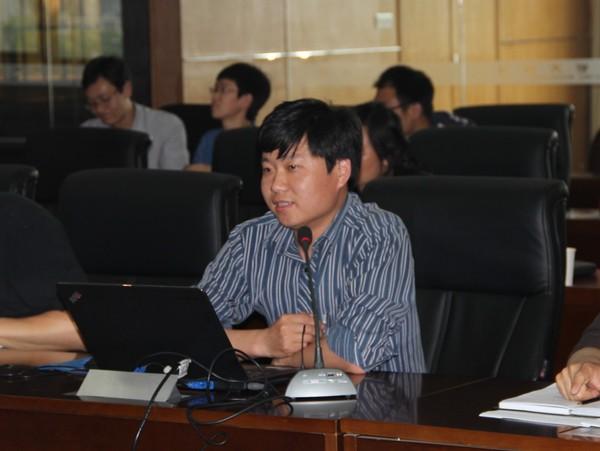 原校长办公室秘书胡振宇作交流发言