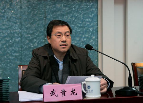 校党委书记武贵龙宣布入选首届“至善青年学者”的青年教师名单