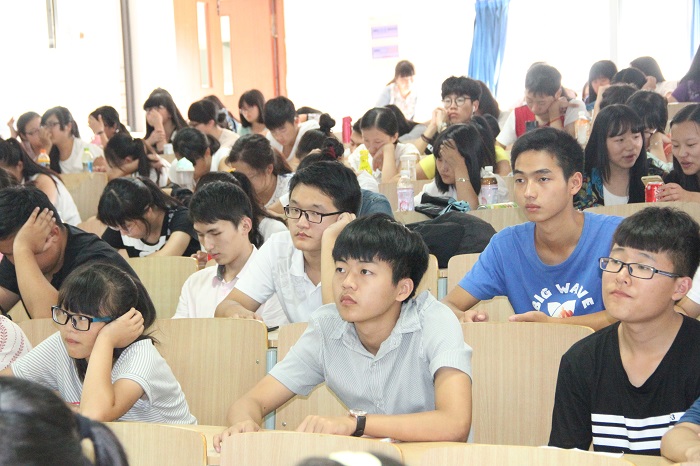 学院2015级本科生聆听讲座