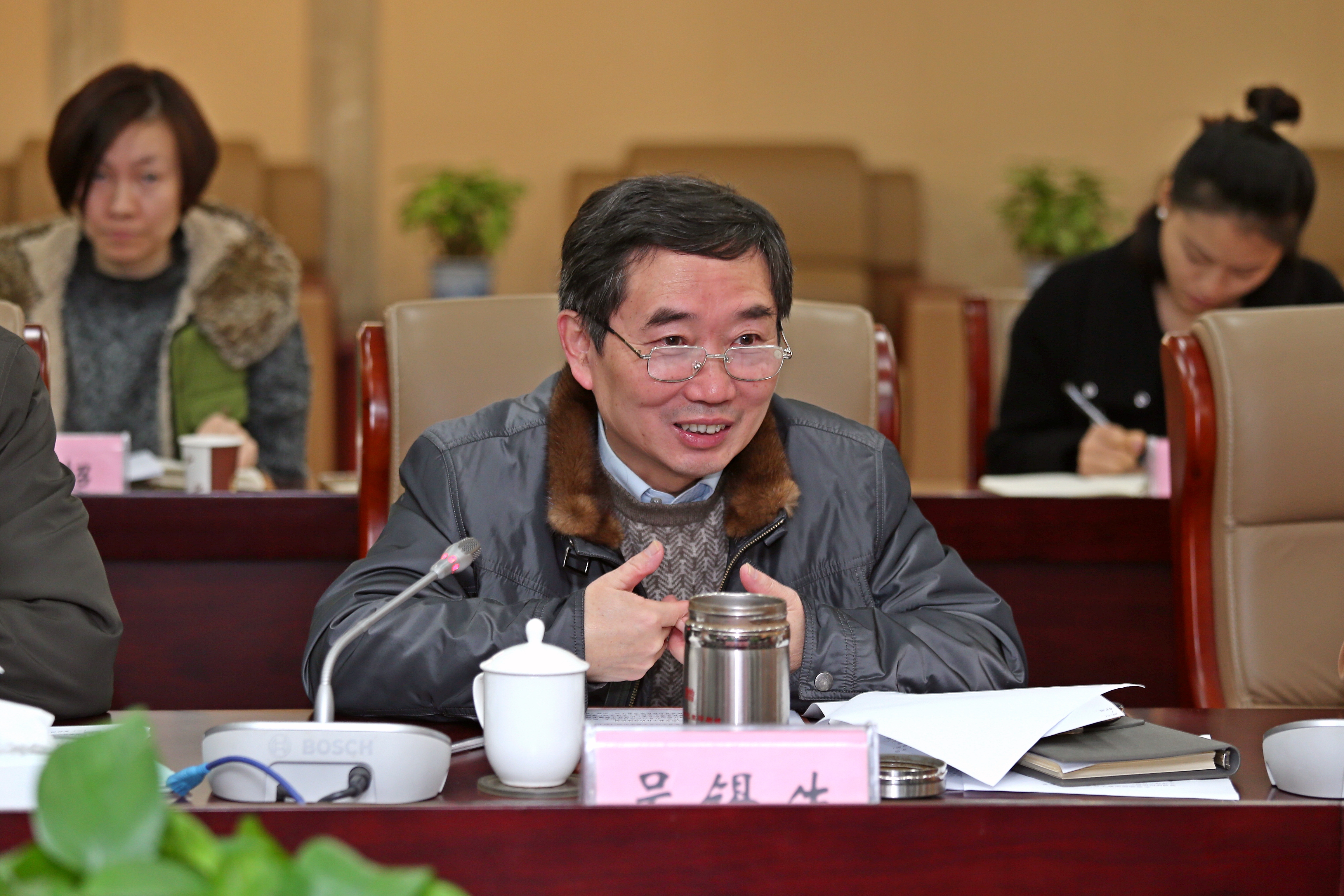 校统战部部长吴锡生汇报我校宗教工作情况