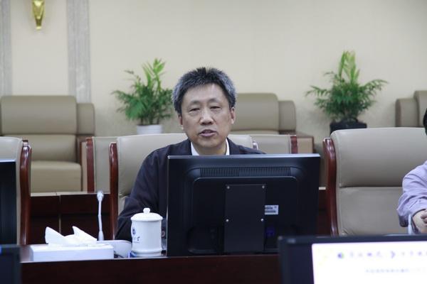 校党委副书记、纪委书记周小浦介绍学校发展概况