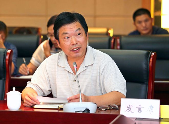图书馆与档案馆党总支书记潘吉仁同志发言