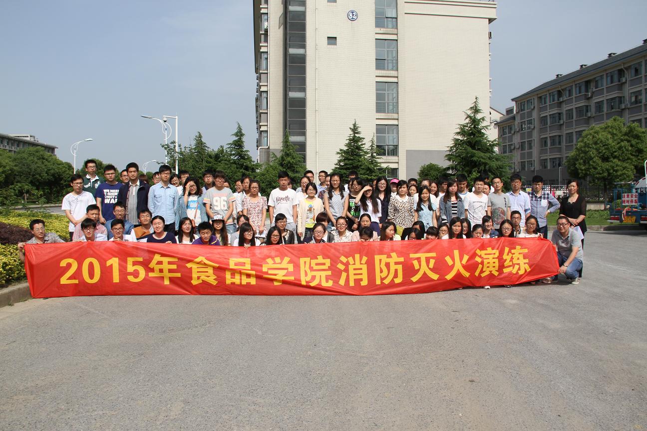 参加演练师生合影