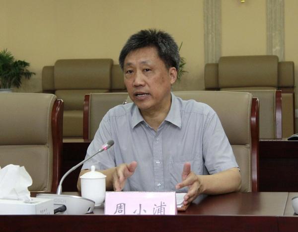 校党委副书记、纪委书记周小浦介绍学校援建工作相关情况