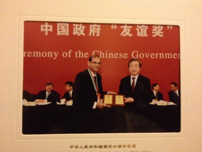 马凯副总理为Arun Mujumdar教授颁奖
