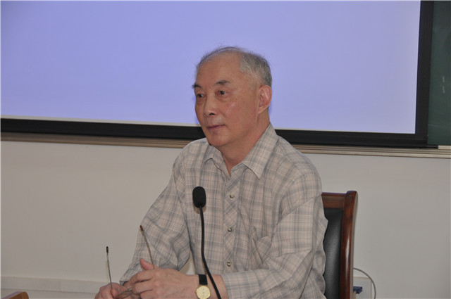 汤坚会长主持结业典礼