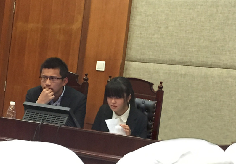 学院学生诉讼代理人参加庭审