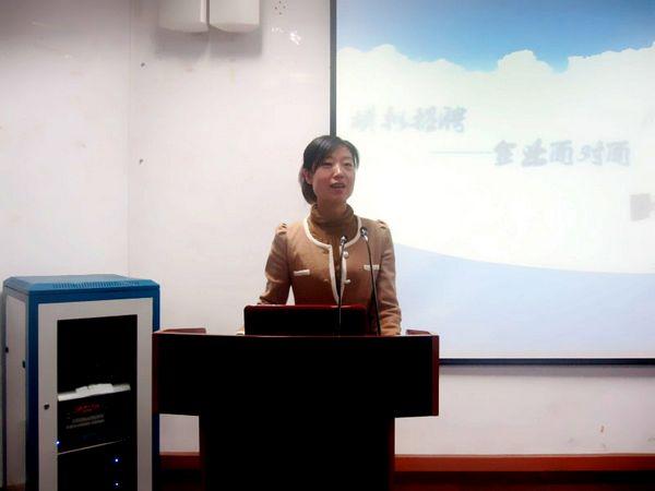 商学院党委副书记、副院长窦新华讲话