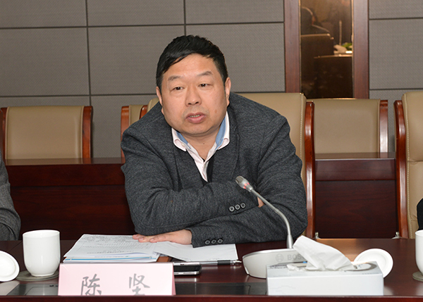 研究所理事长、江南大学校长陈坚致欢迎辞并主持会议