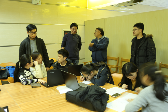 邱建平书记深入课堂了解教学情况