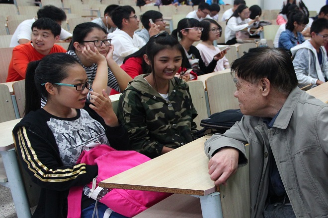李宗元老师与学生们交流