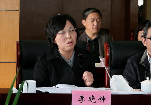 商学院院长李晓钟发言