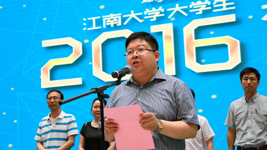 团委书记刘长青做社会实践情况介绍