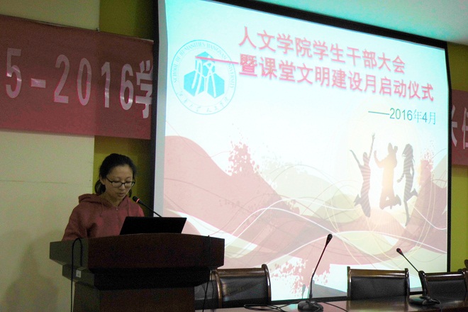 钱老师宣布活动正式开始