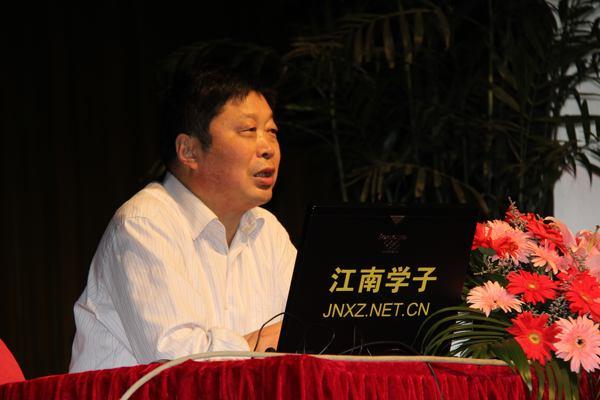 副校长冯骉作《大学之道在求索》首场新生转型教育报告会