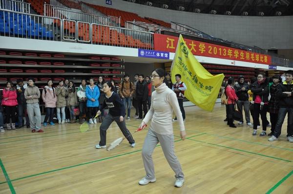 我校举行2013年学生羽毛球比赛