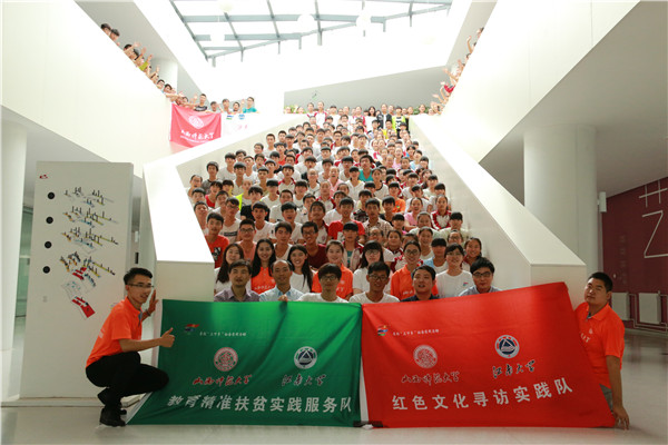 “两校联手追寻红色足迹，多地合作助力经济发展”国情社情观察团在红军102师小学开展支教活动