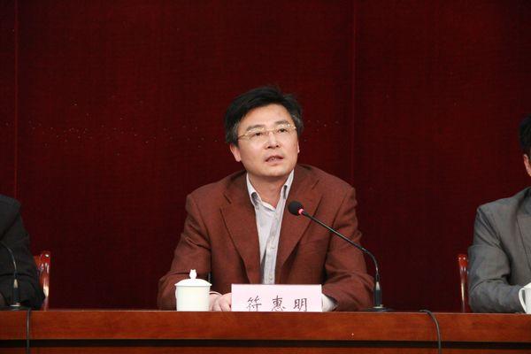 校党委副书记、副校长符惠明在开班仪式上讲话