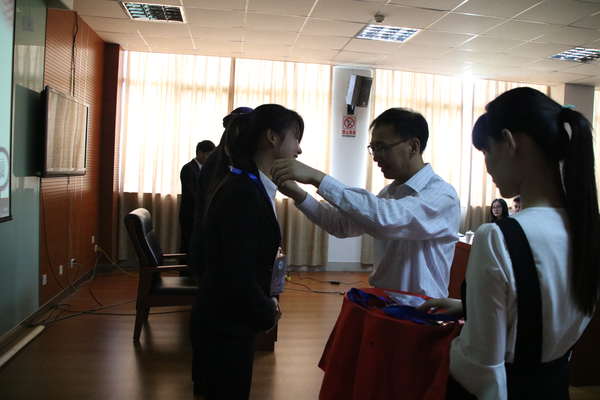 佩戴学员证