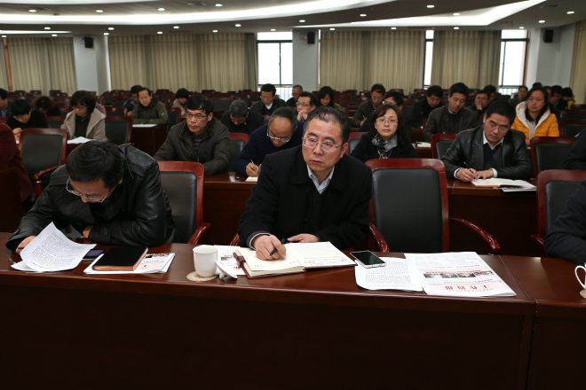 与会人员认真听取报告（二）