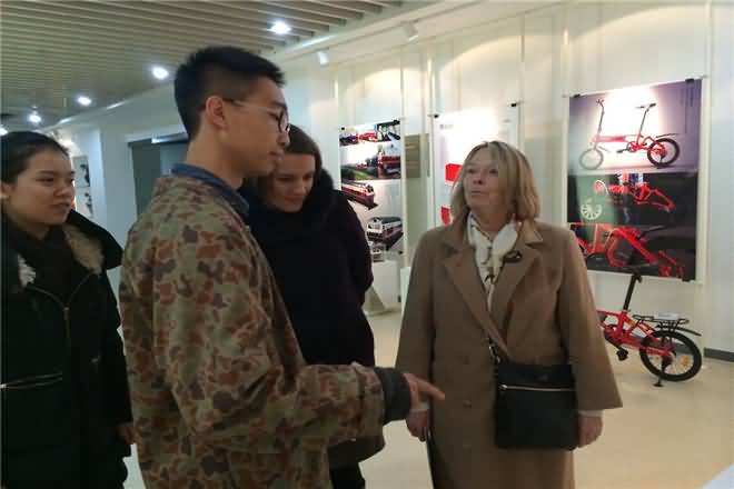 参观设计展厅
