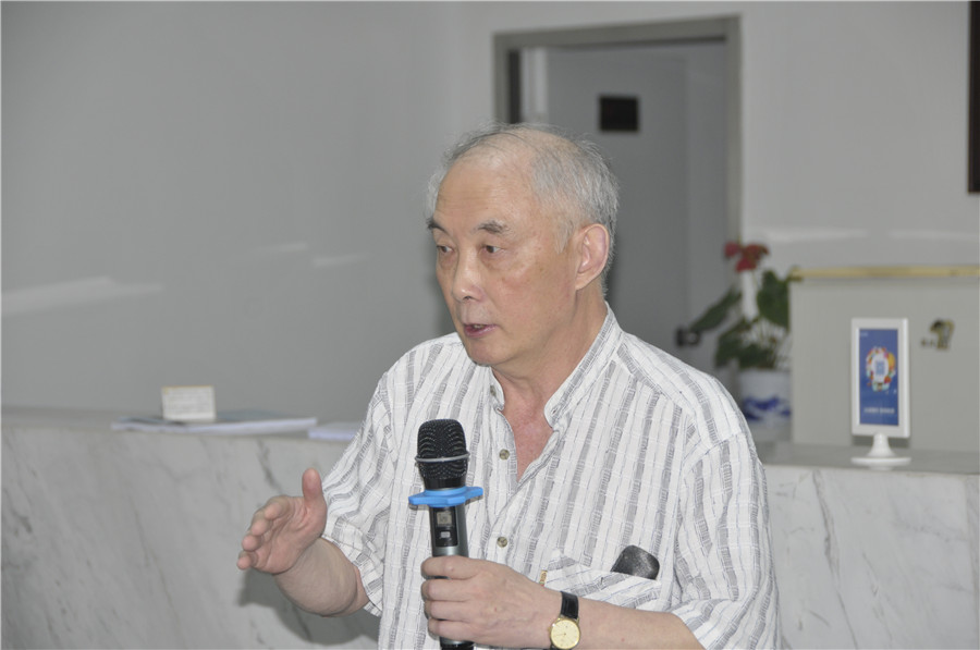 校老科协会长汤坚