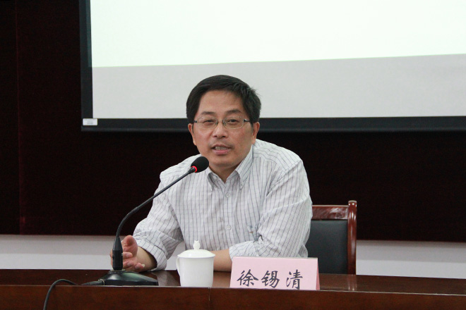 校党校专职副校长、组织部副部长徐锡清主持开班仪式