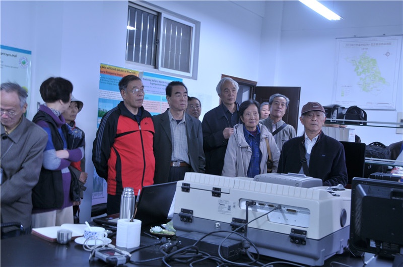 参观南京农业大学实验室