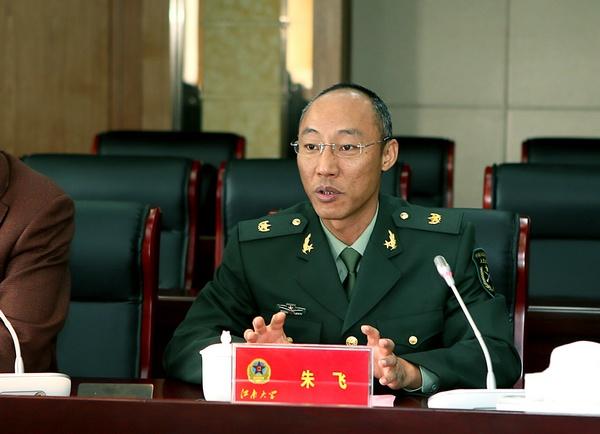人武部部长朱飞介绍人民武装部基本建设和特色工作