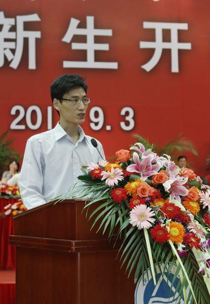 教师代表——全国优秀博士学位论文获得者彭池方发言