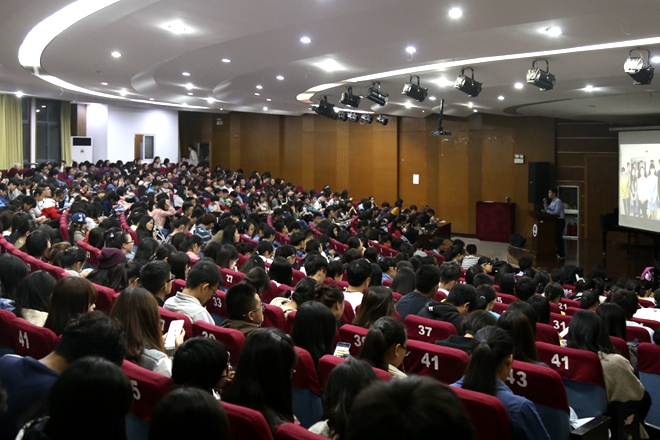 报告会现场