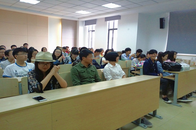 同学们听讲分享