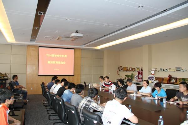 报告会现场