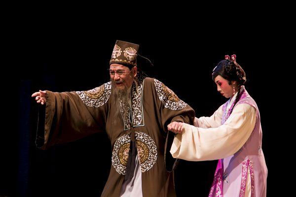 新编梨园戏《董生与李氏》献演我校