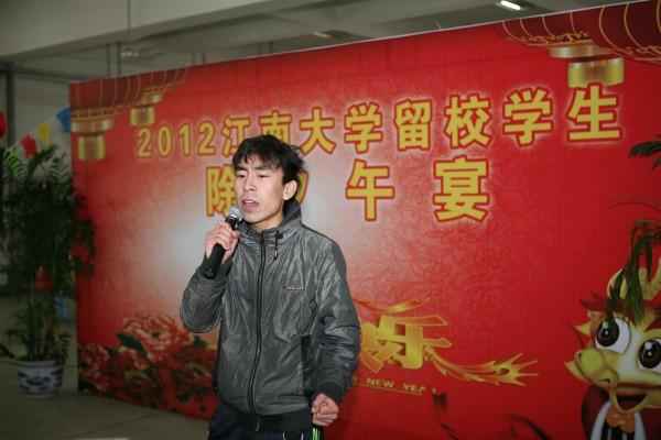 留校师生纷纷献上精彩文艺节目（三）