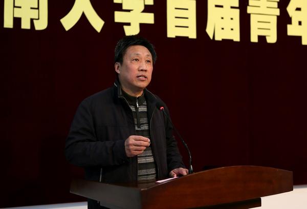 校党委副书记、纪委书记周小浦作比赛点评