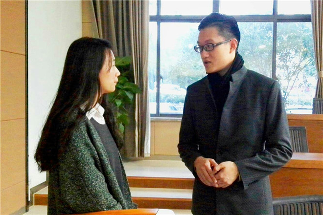 法国雷恩高商驻中国代表孙旻老师接受现场同学咨询
