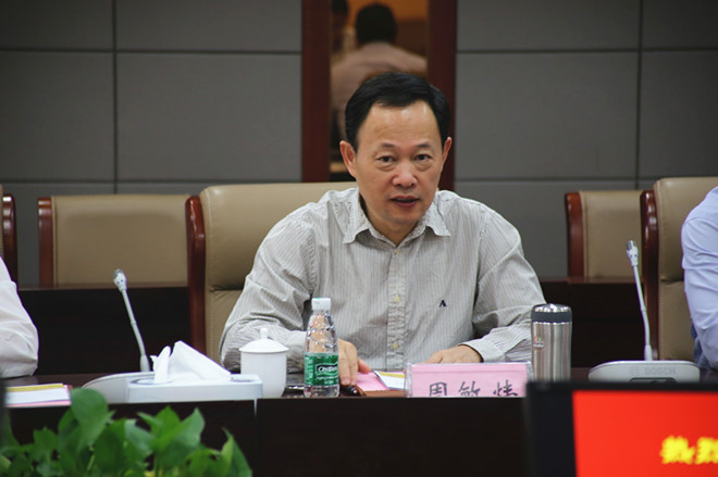 无锡市政协主席周敏炜发言